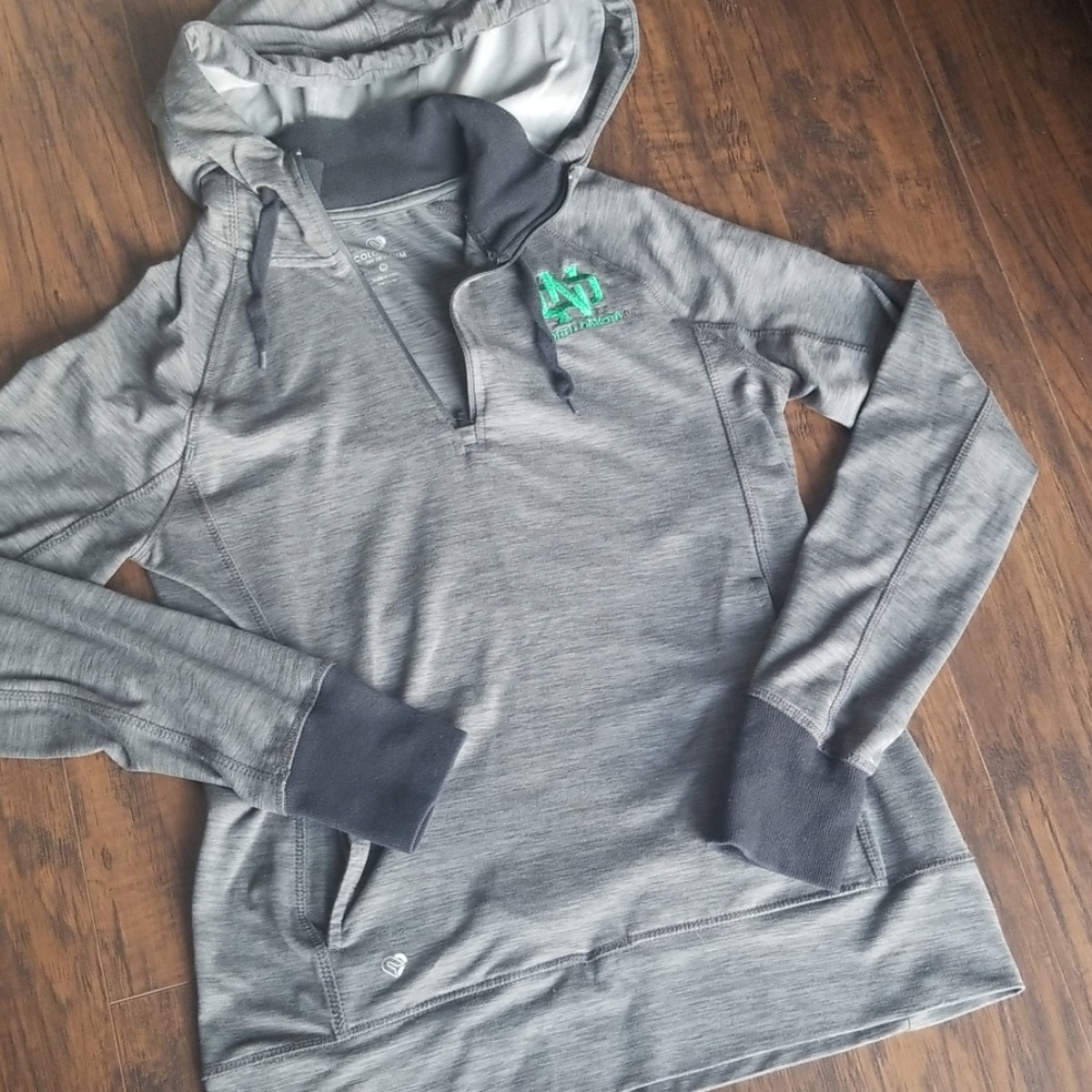 UND sweatshirt